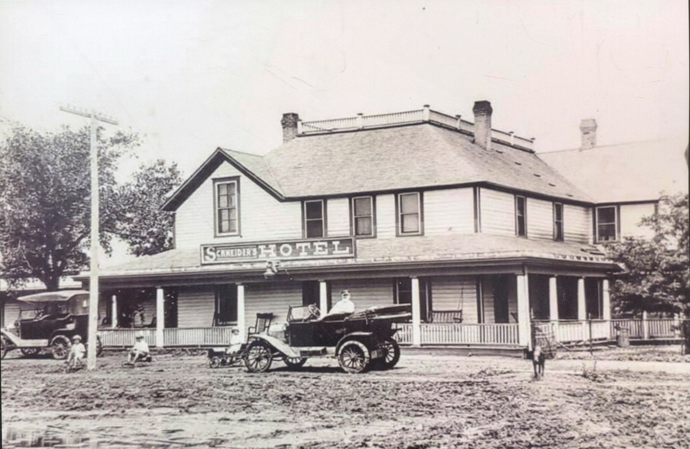 Schneider's Hotel in Pampa in 1920s